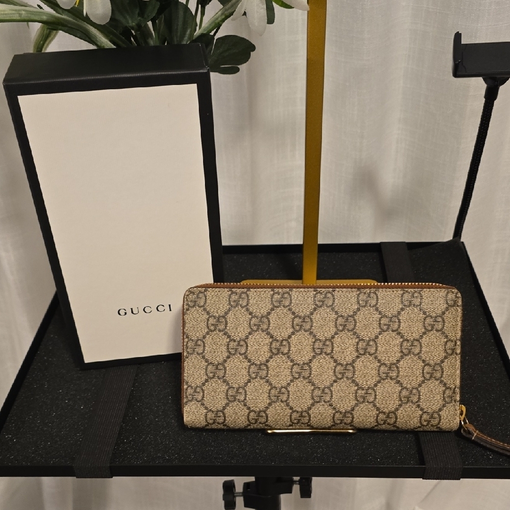 Gucci Supreme Coated Canvas Wallet